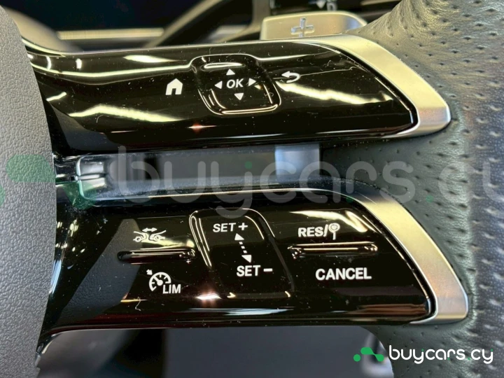 Mercedes C-class Красный