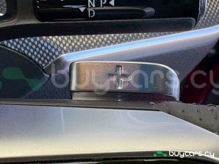 Mercedes C-class Красный