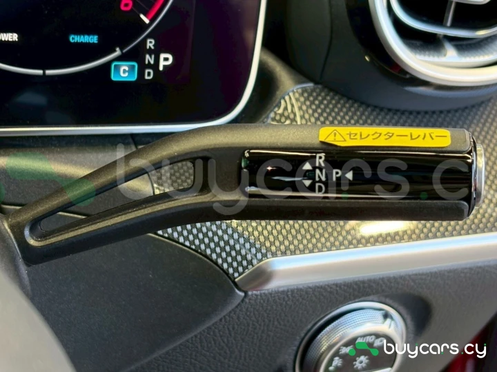 Mercedes C-class Красный