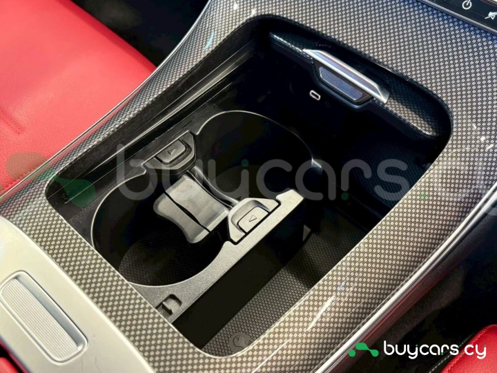 Mercedes C-class Красный