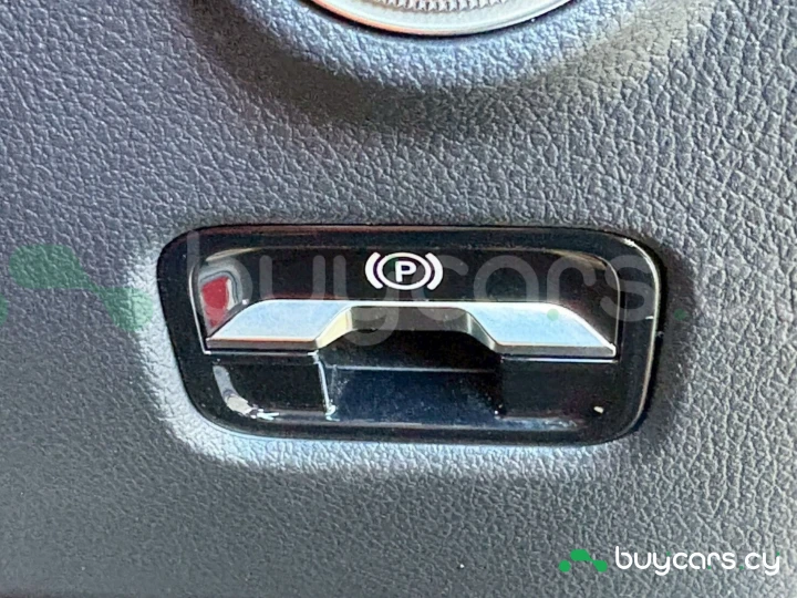 Mercedes C-class Красный