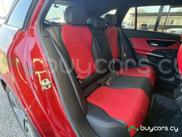 Mercedes C-class Красный