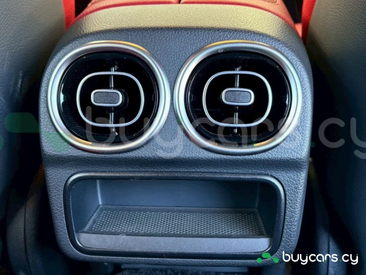 Mercedes C-class Красный