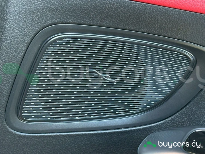 Mercedes C-class Красный