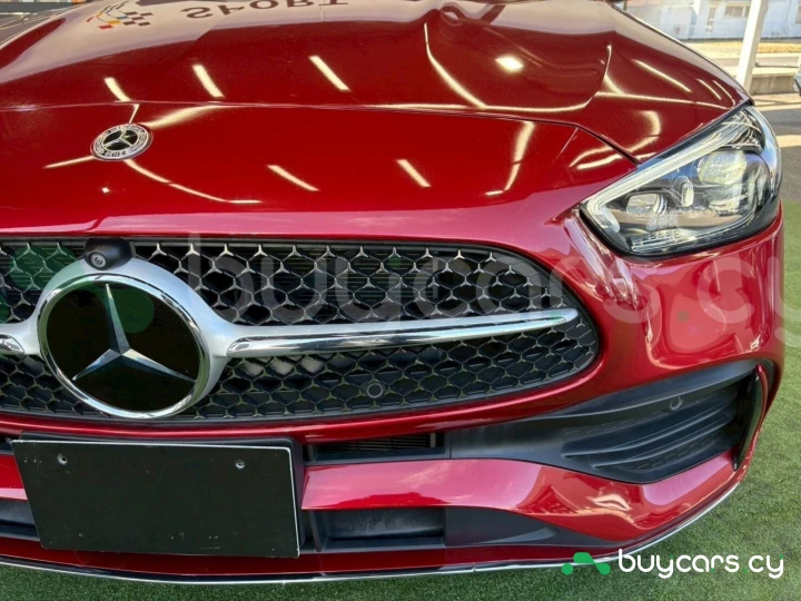 Mercedes C-class Красный