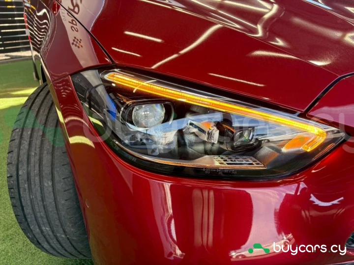 Mercedes C-class Красный