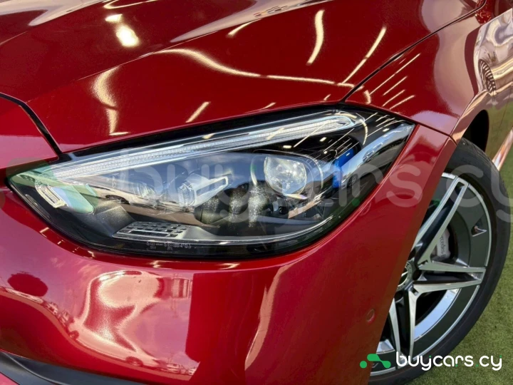 Mercedes C-class Красный