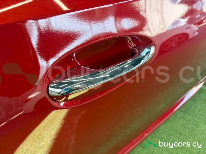 Mercedes C-class Красный