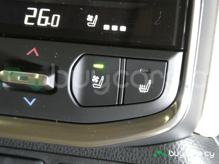 Toyota Land Cruiser 300 Белый