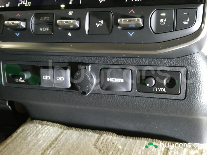 Toyota Land Cruiser 300 Белый