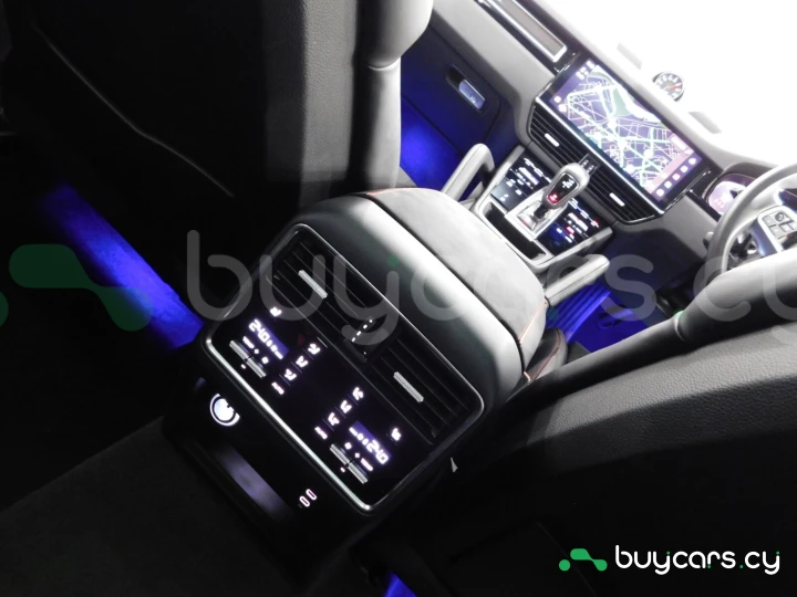 Porsche Cayenne Черный