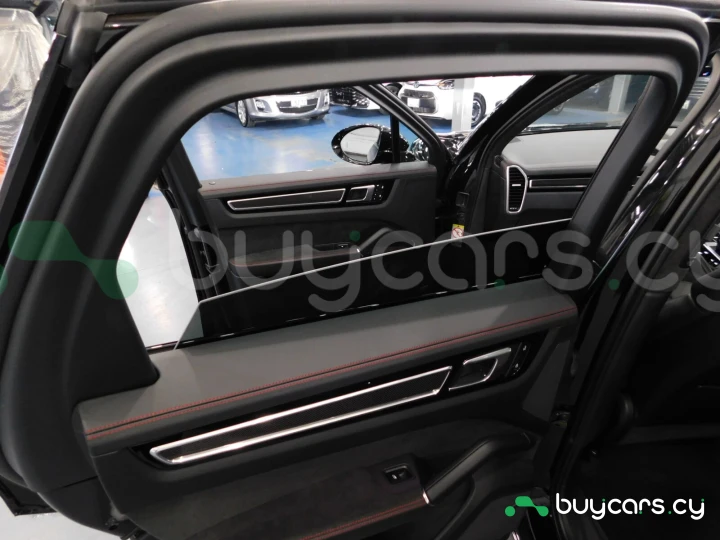 Porsche Cayenne Черный
