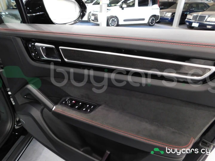 Porsche Cayenne Черный