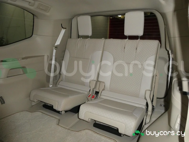 Toyota Land Cruiser 300 Белый