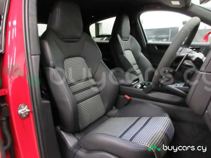 Porsche Cayenne Красный