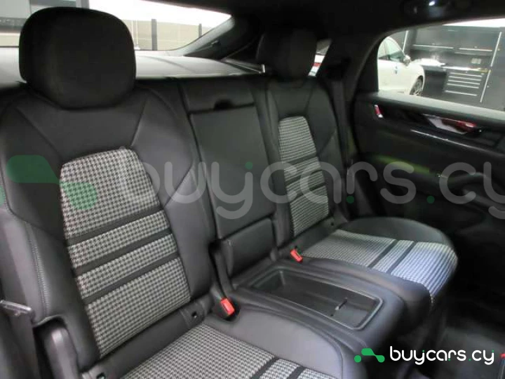 Porsche Cayenne Красный