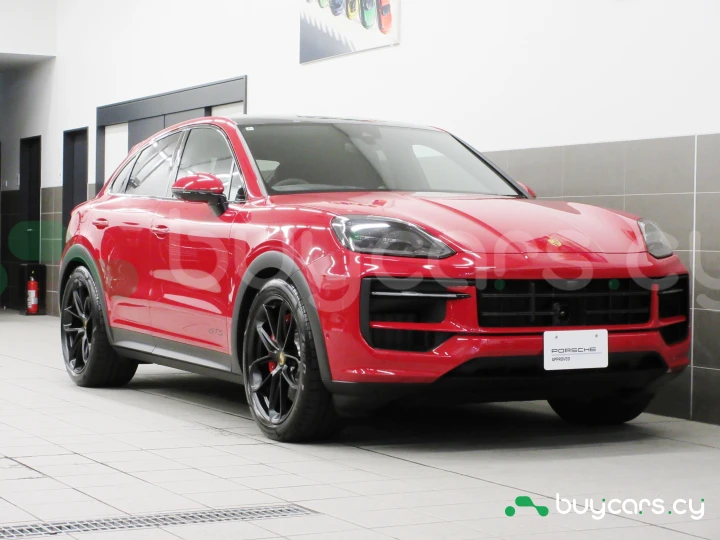 Porsche Cayenne Красный