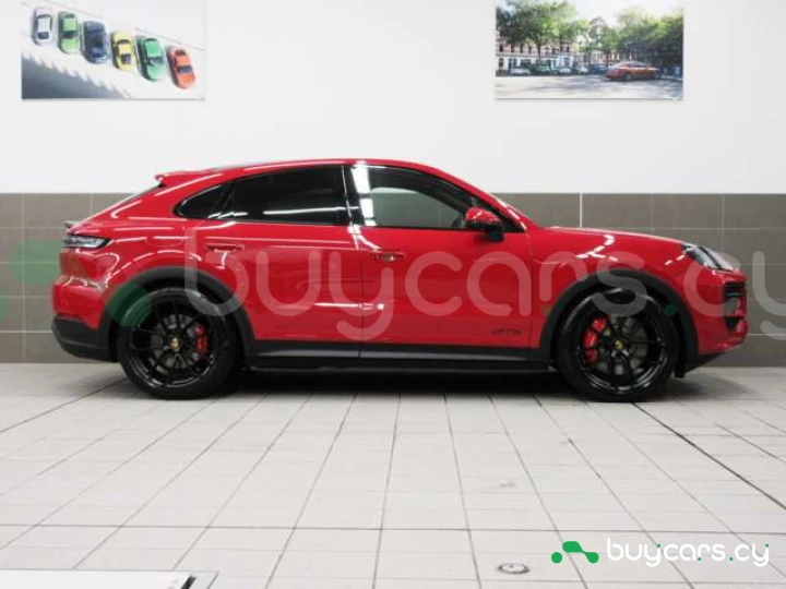 Porsche Cayenne Красный