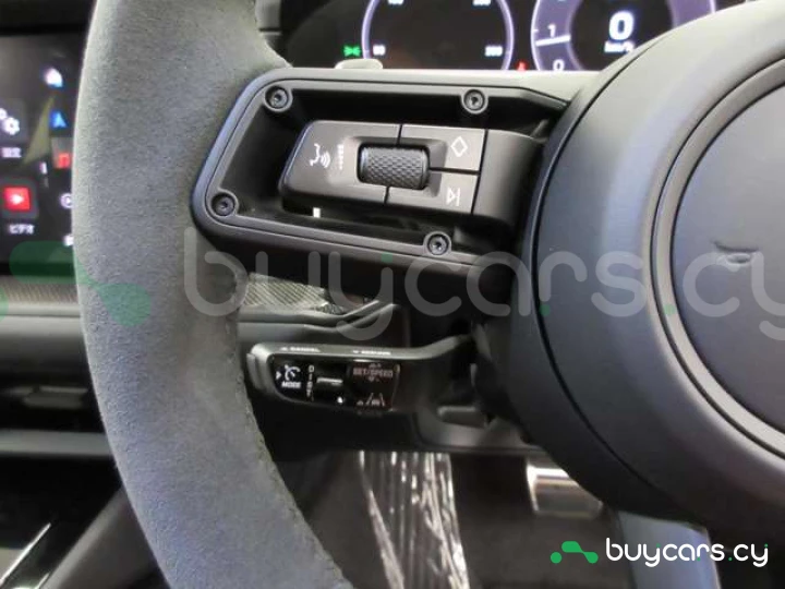 Porsche Cayenne Красный