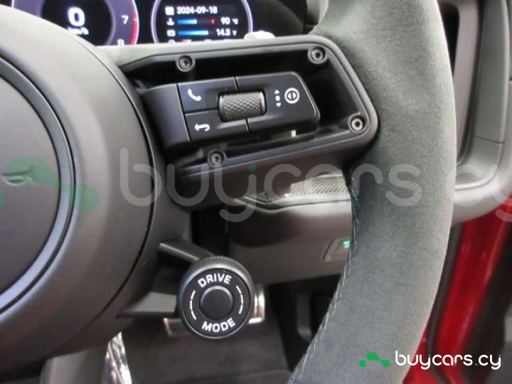 Porsche Cayenne Красный