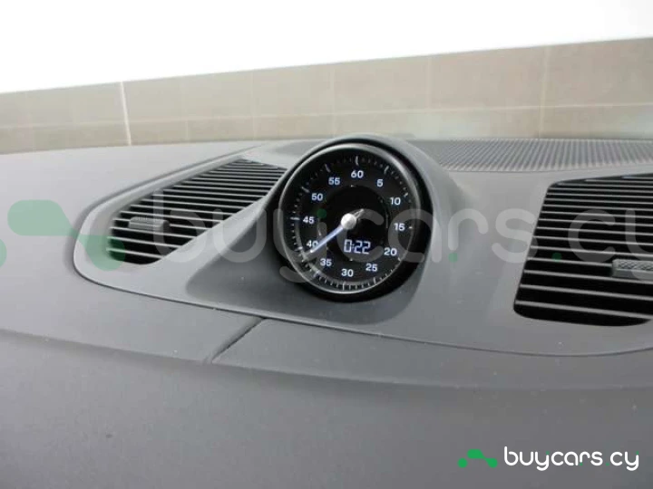 Porsche Cayenne Красный