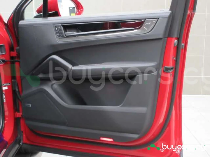Porsche Cayenne Красный
