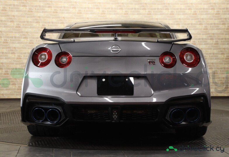 Nissan GT-R Grey