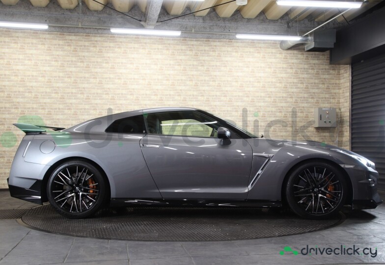 Nissan GT-R Grey