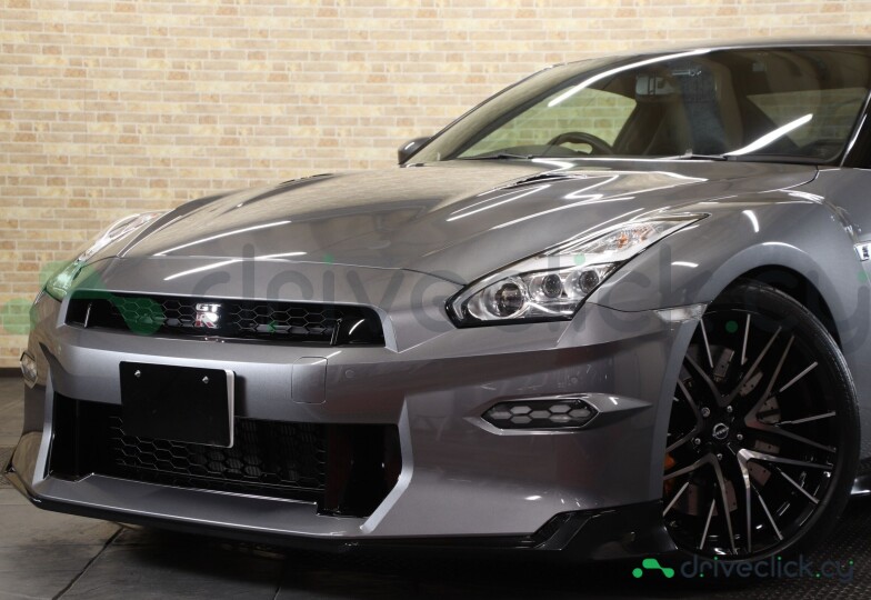 Nissan GT-R Grey