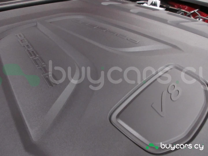 Porsche Cayenne Красный