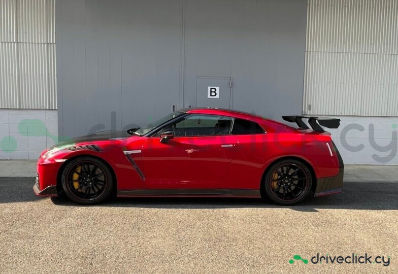 Nissan GT-R Red