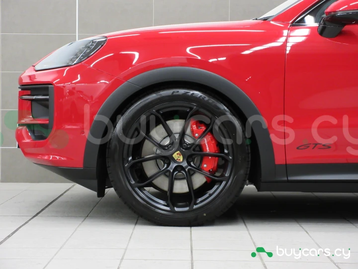 Porsche Cayenne Красный