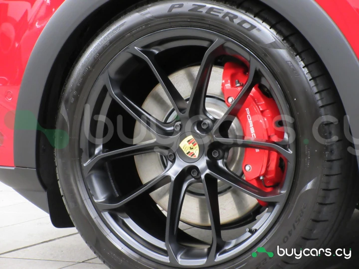 Porsche Cayenne Красный