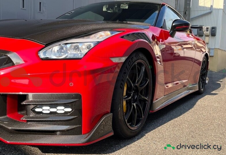 Nissan GT-R Red