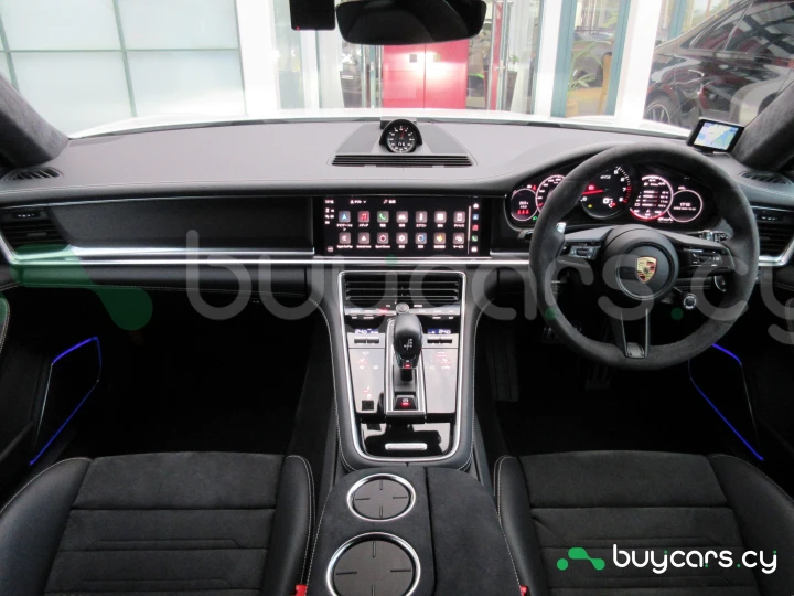 Porsche Panamera Белый