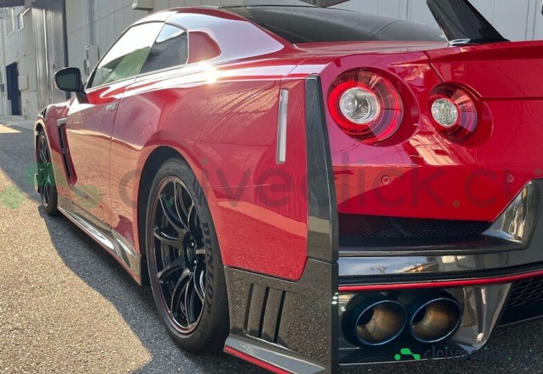Nissan GT-R Red