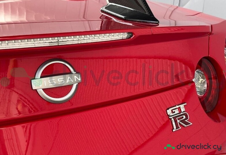 Nissan GT-R Red