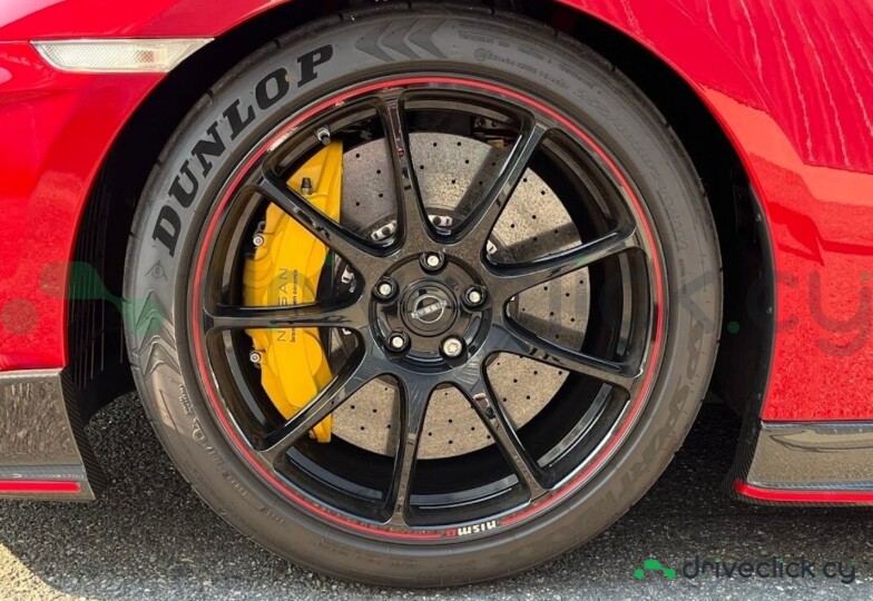Nissan GT-R Red