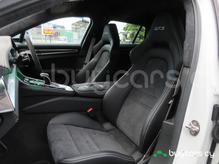 Porsche Panamera Белый