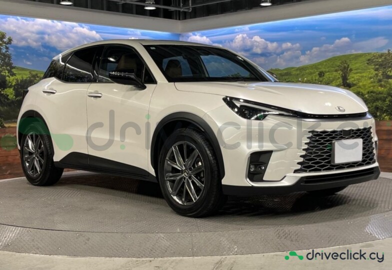 Lexus LBX Белый