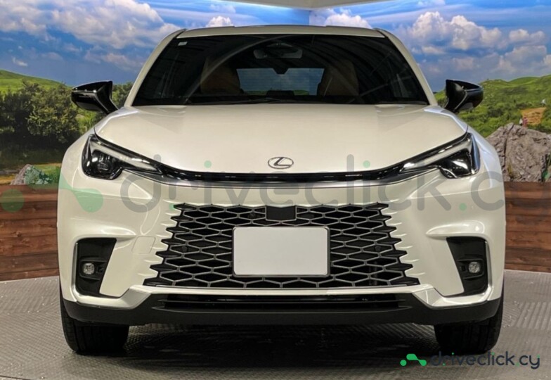 Lexus LBX Белый