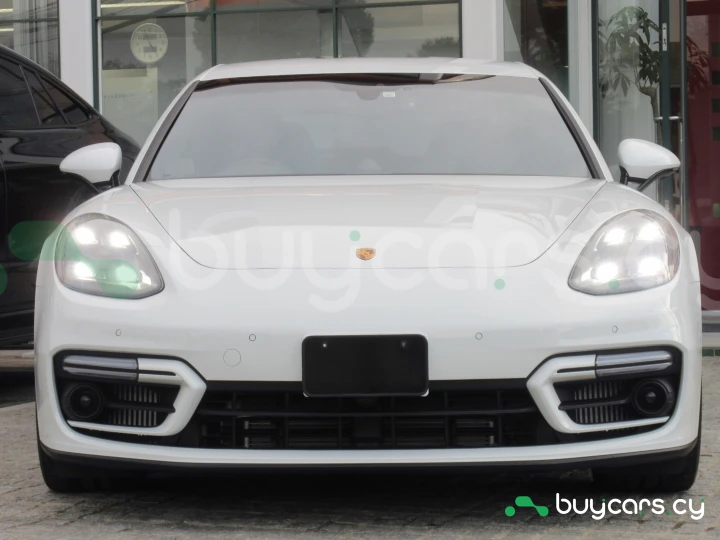 Porsche Panamera Белый