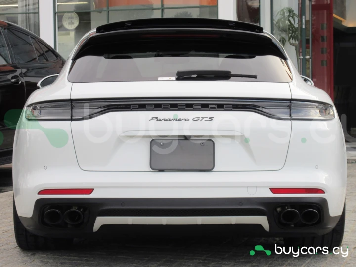 Porsche Panamera Белый