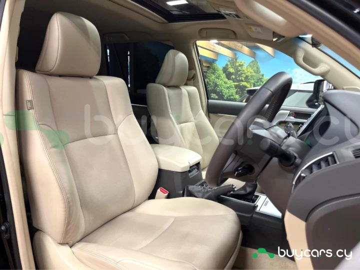 Toyota Land Cruiser Prado Черный