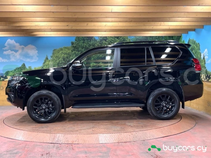Toyota Land Cruiser Prado Черный