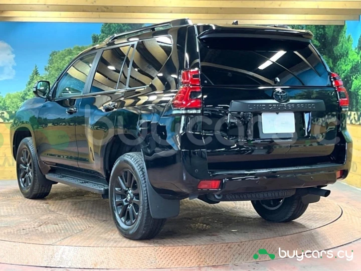 Toyota Land Cruiser Prado Черный
