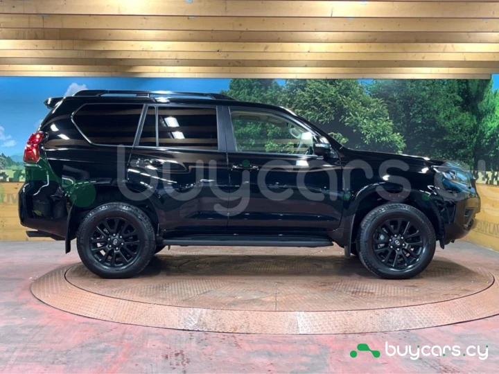 Toyota Land Cruiser Prado Черный