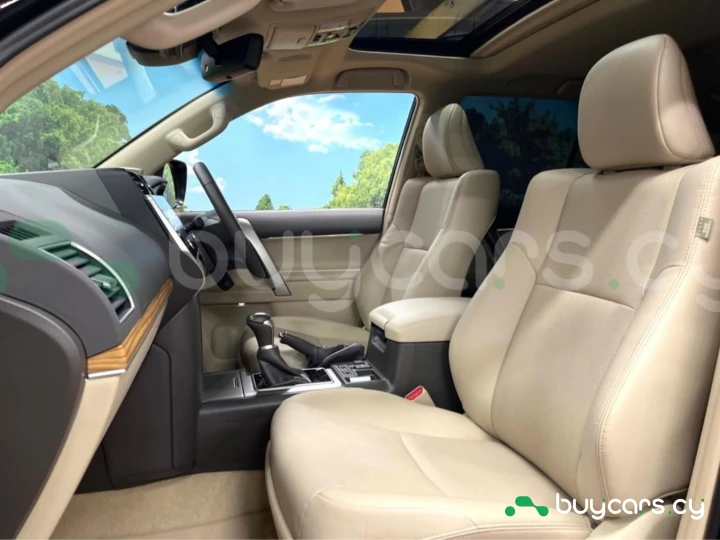 Toyota Land Cruiser Prado Черный