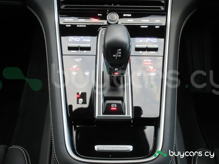 Porsche Panamera Белый