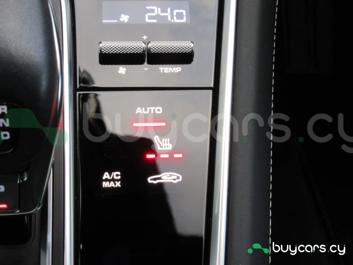 Porsche Panamera Белый